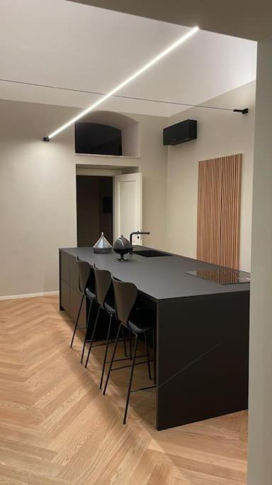 Meh Luxury Apartment City Centre Bari Bagian luar foto