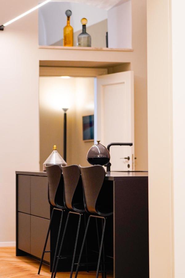 Meh Luxury Apartment City Centre Bari Bagian luar foto