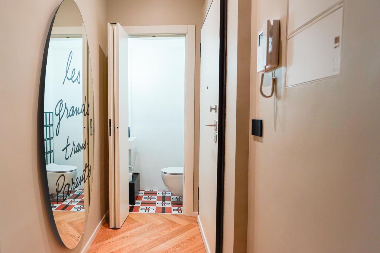 Meh Luxury Apartment City Centre Bari Bagian luar foto