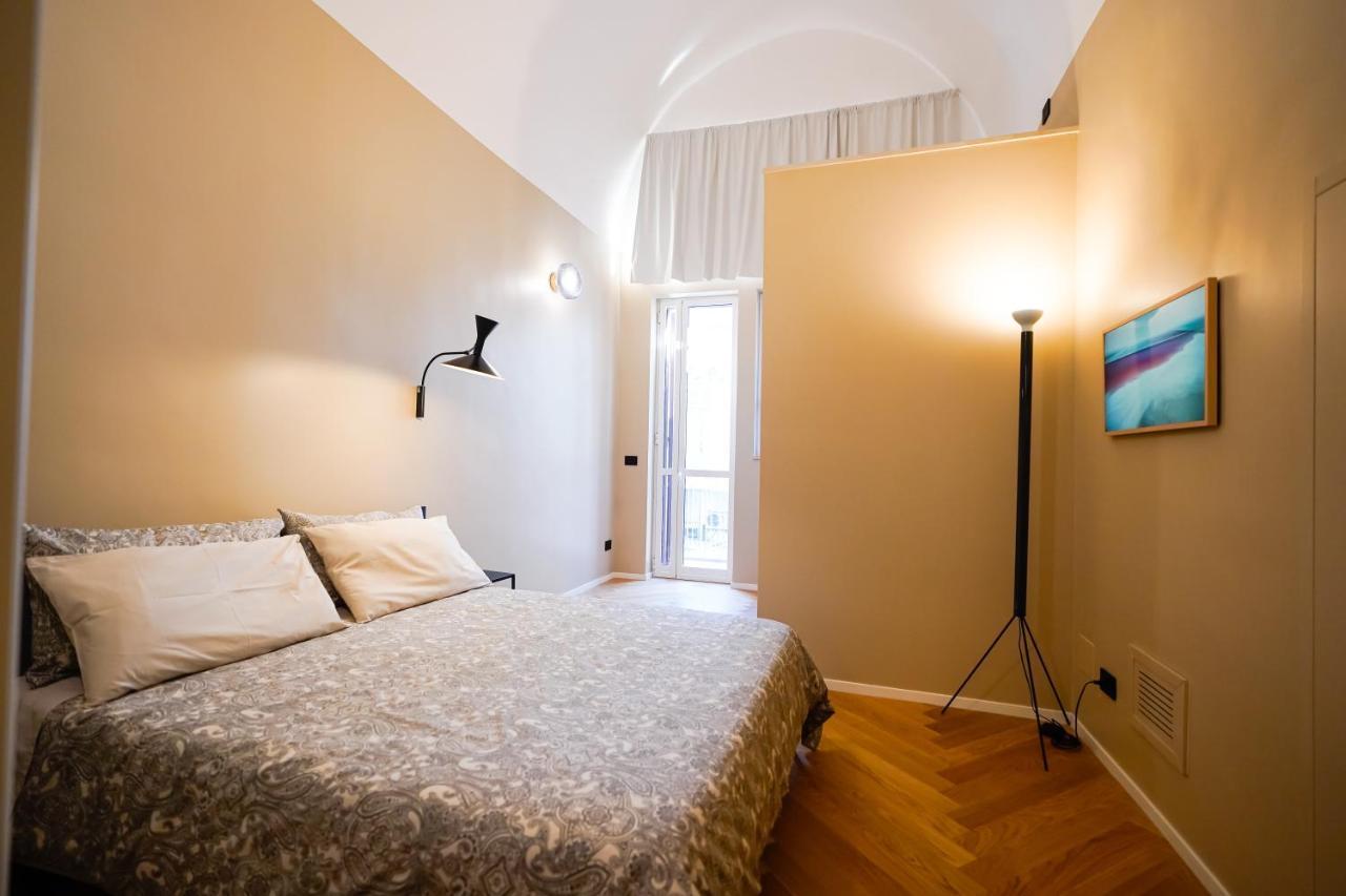Meh Luxury Apartment City Centre Bari Bagian luar foto