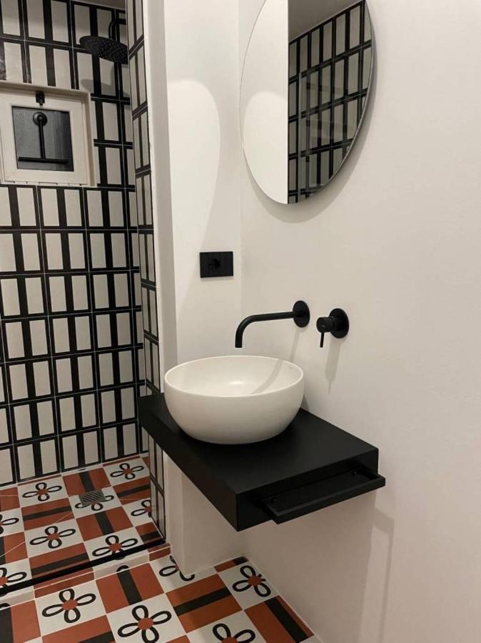 Meh Luxury Apartment City Centre Bari Bagian luar foto